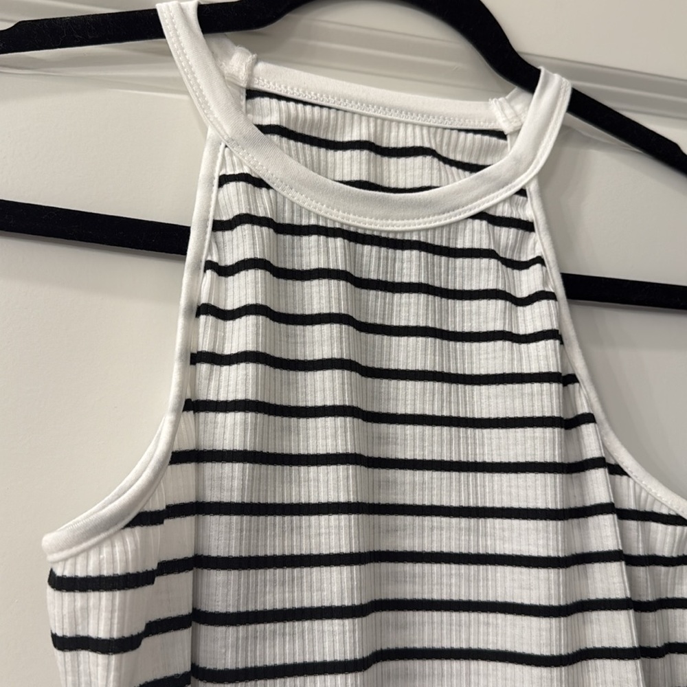 Black-and-white striped body con dress - Picture 2 of 6